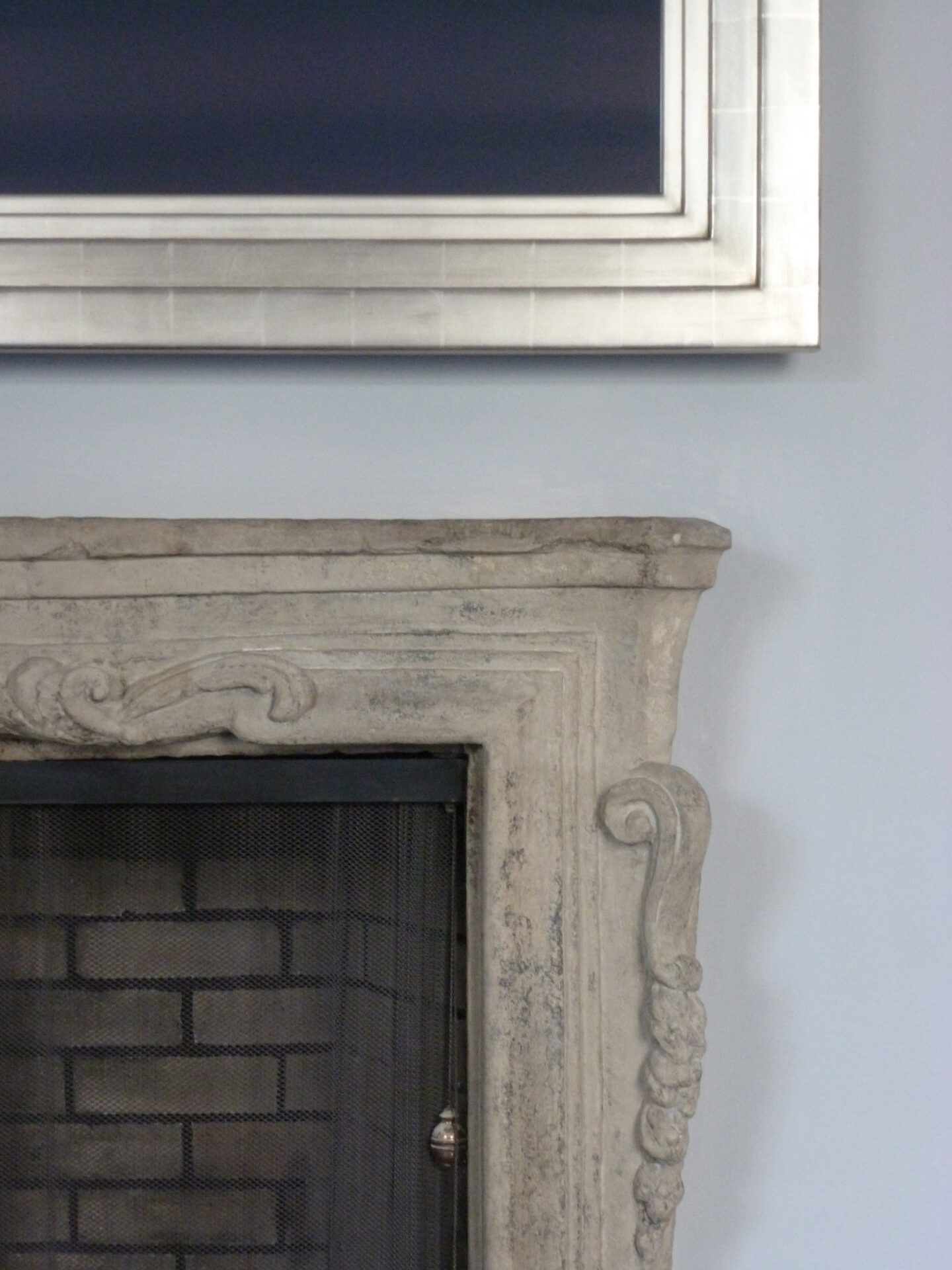 close up corner of reflectel mirror tv