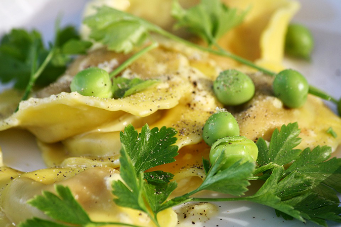 tortellini pasta with peas