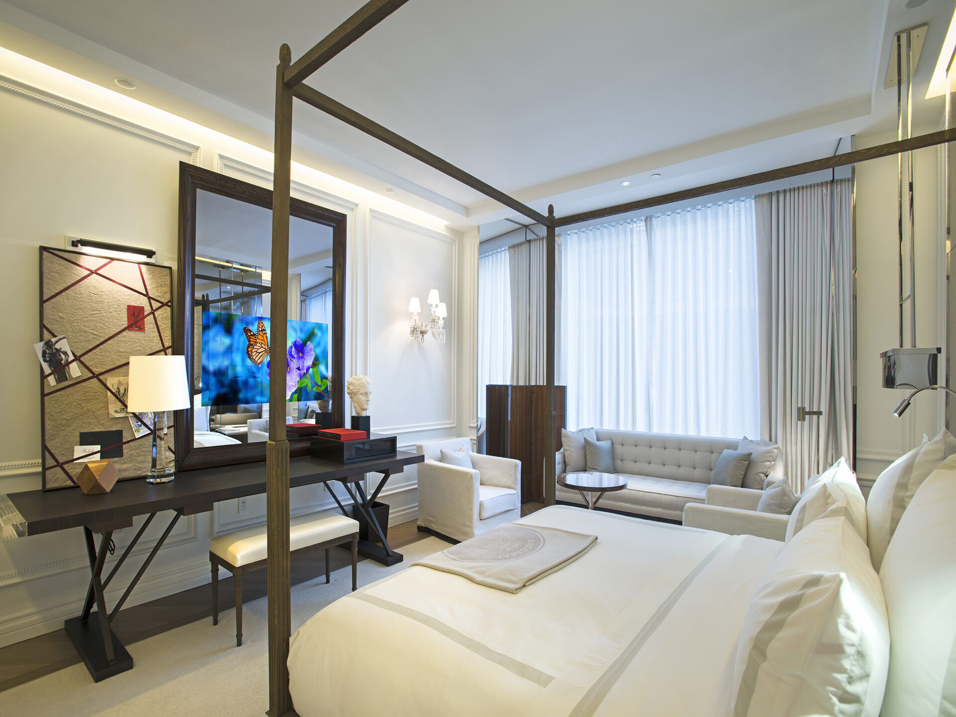 Baccarat - Long Shot V1 ON Mirror TV in Baccarat hotel